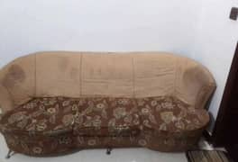 Sofa but not in good condition, service is needed 0