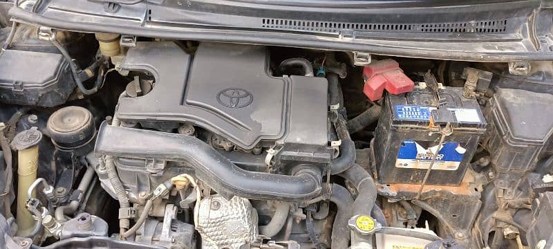 Toyota Vitz Black 2015 /2018 4