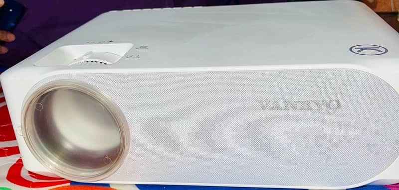 Vankyo V630 projector 9