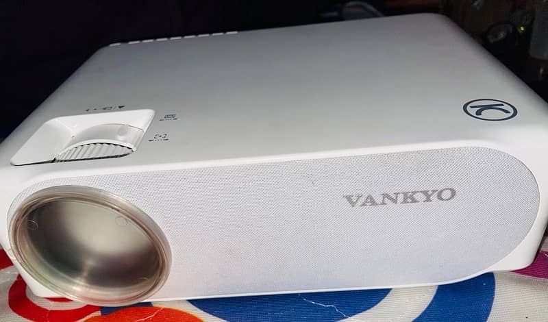 Vankyo V630 projector 10