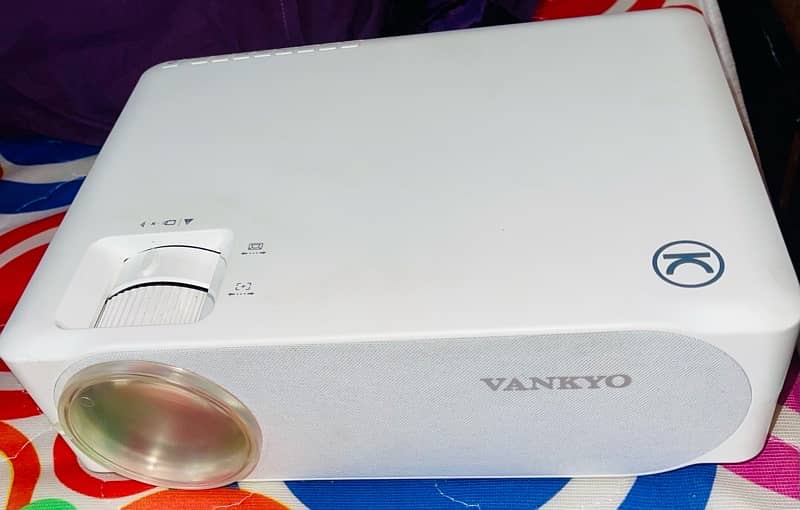 Vankyo V630 projector 12