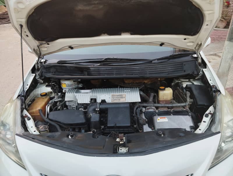 Toyota Prius Alpha hybrid 2011/2014 7