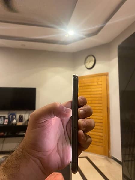 iphone 11 pro 256gb pta approved - 84 battery health 3