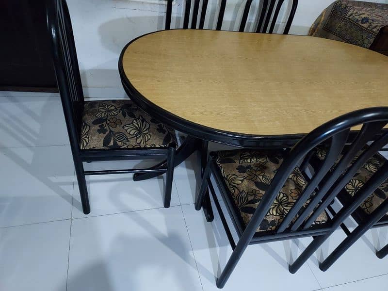 dinning table urgent sale 6 chair 6