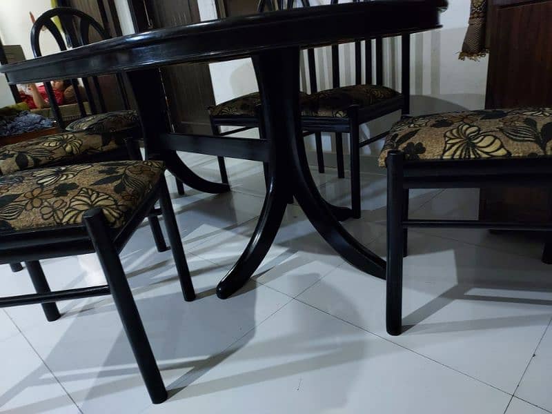 dinning table urgent sale 6 chair 11
