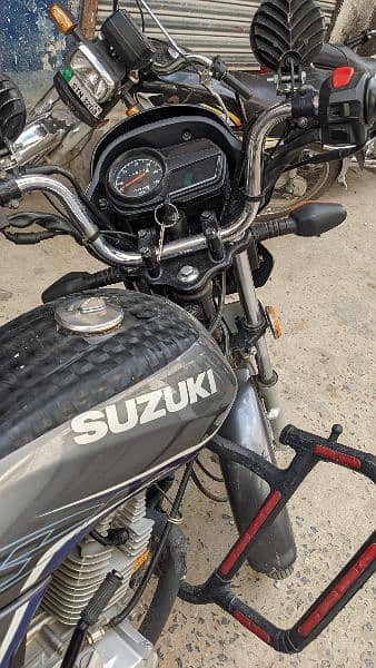 Suzuki GS 110s Metallic Gray 2020 Dec 2