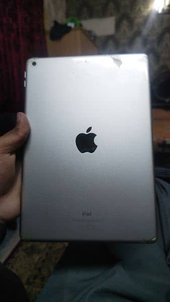 IPAD 9 GEN WITH BOX EXCHANGE POSSIBLE WITH IPHONE 11 PRO MAX 0