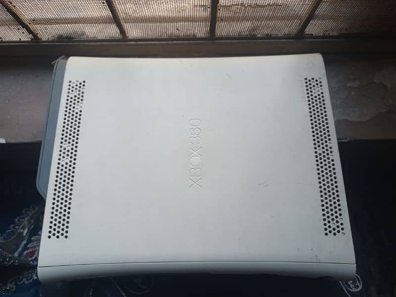 Xbox 360 with all accessories 12