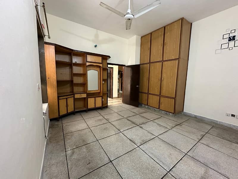 House For Grabs In 10 Marla Marghzar Officers Colony 4