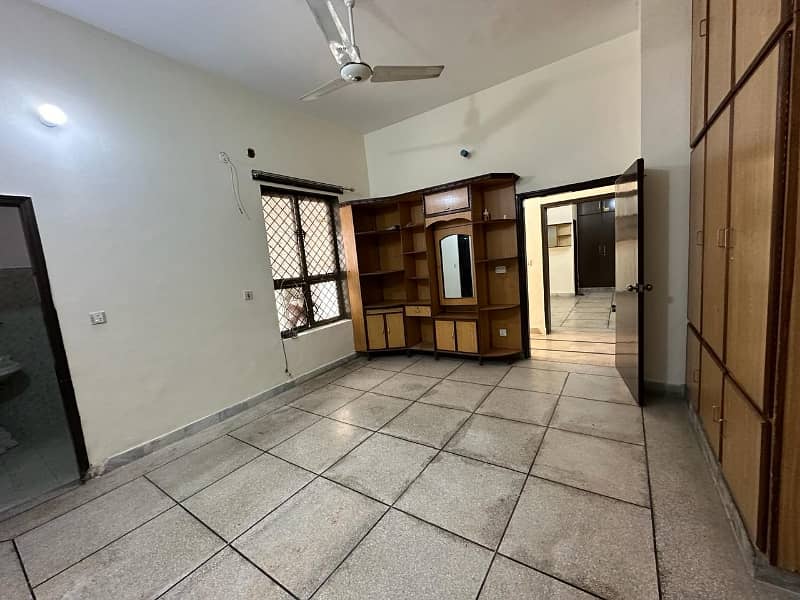 House For Grabs In 10 Marla Marghzar Officers Colony 5