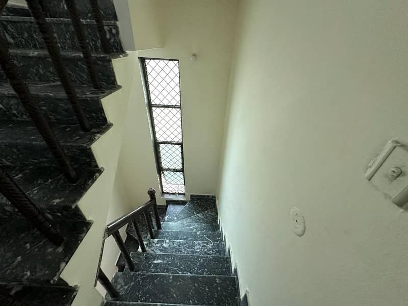 House For Grabs In 10 Marla Marghzar Officers Colony 6