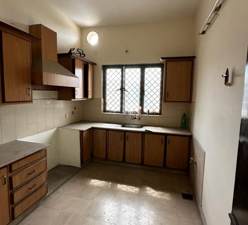 House For Grabs In 10 Marla Marghzar Officers Colony 9