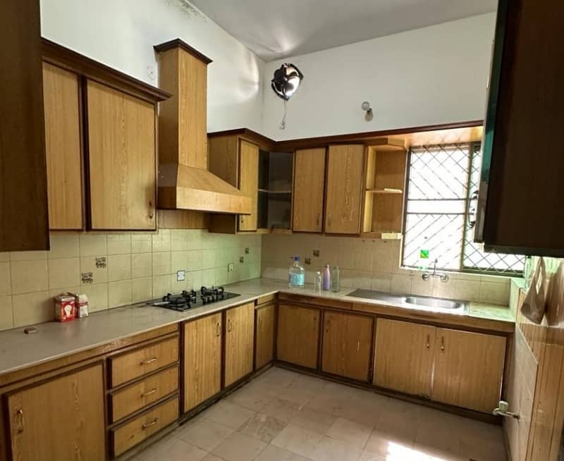 House For Grabs In 10 Marla Marghzar Officers Colony 14