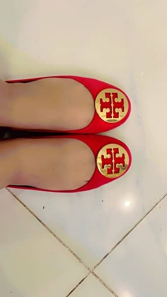 Tory burch pumps colour pink buying price 70k 1