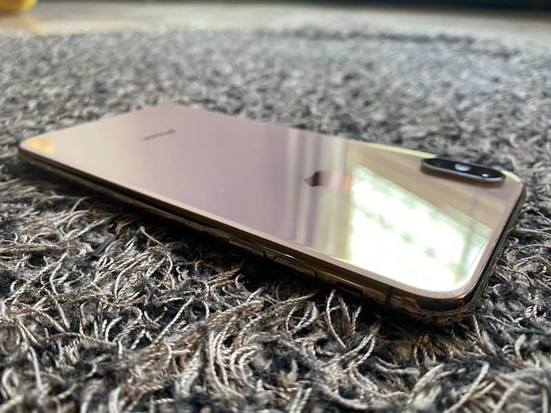 JUST LIKE NEW iPhone XS Max 256gb Gold Non PTA E-Sim Time Available 4