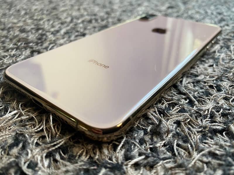 JUST LIKE NEW iPhone XS Max 256gb Gold Non PTA E-Sim Time Available 6