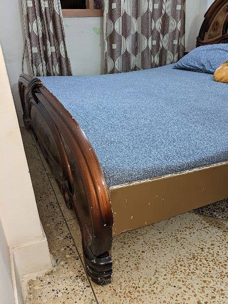 Old Bed  and  divider. normal condition 1