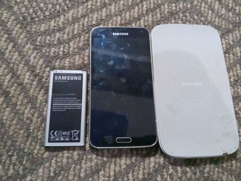 Samsung Galaxy S900I original with wireless chargerscreen problem 1