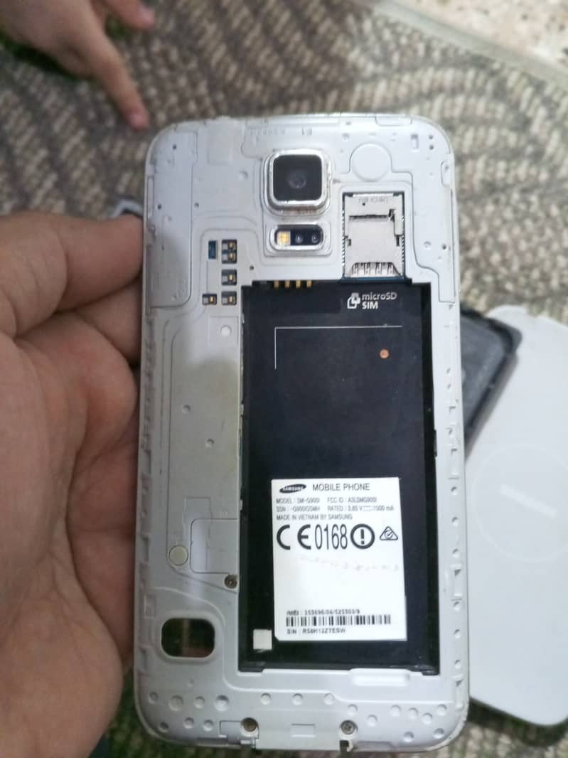 Samsung Galaxy S900I original with wireless chargerscreen problem 4