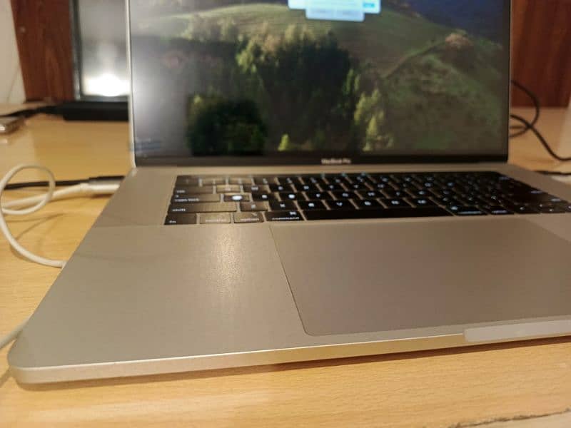 A Macbook Pro 2019 i9 5