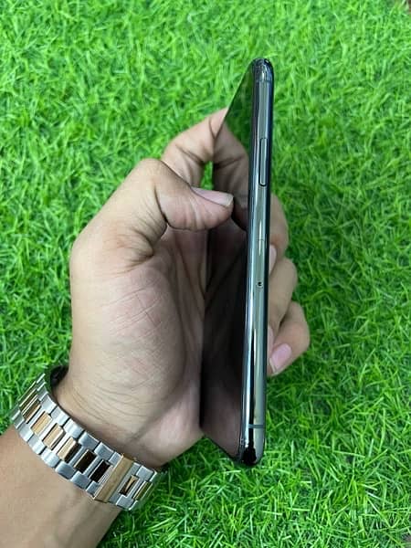 IPHONE 11 PRO 256 GB PTA APPROVED 4