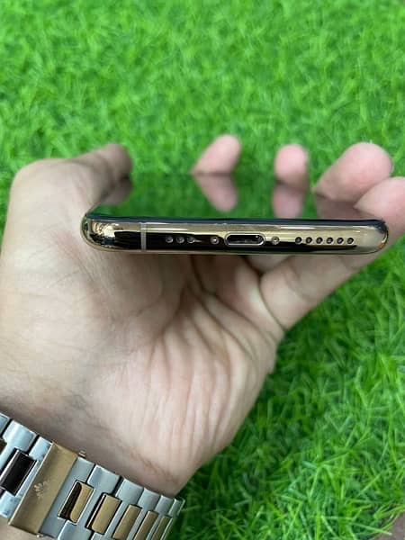 IPHONE 11 PRO 64 GB PTA APPROVED 2