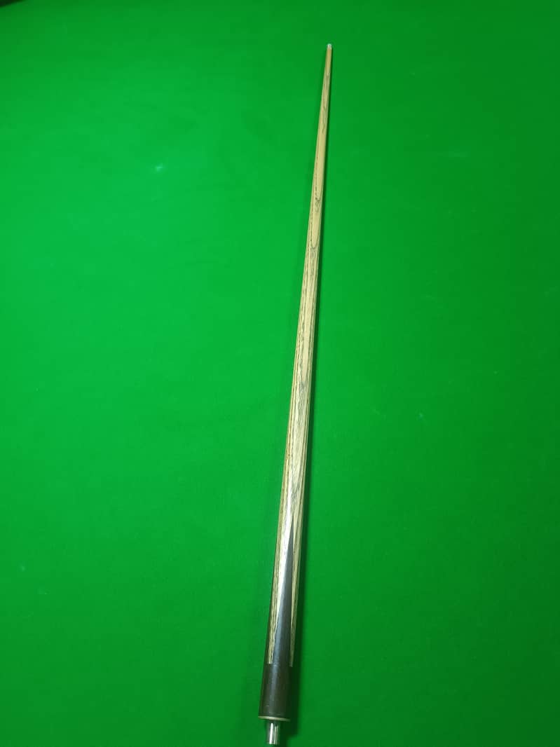 Masters Cue with Custom Shaft and Pure Leather Bag 2