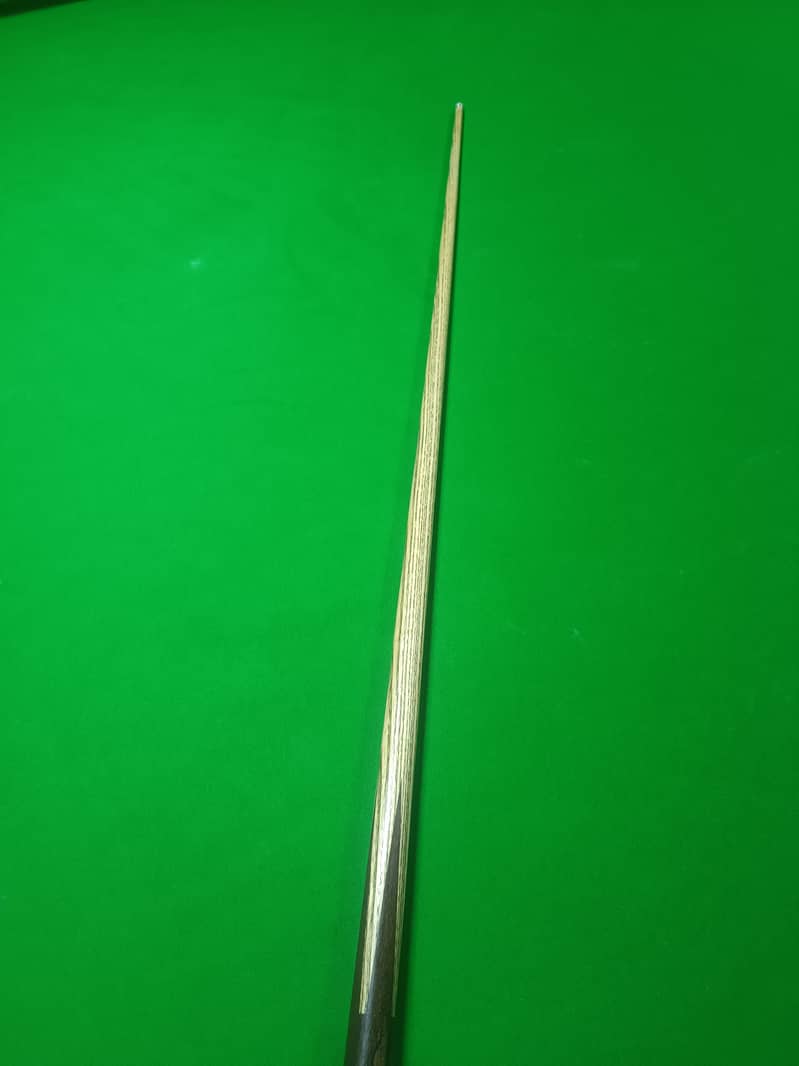 Masters Cue with Custom Shaft and Pure Leather Bag 3