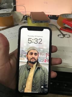 iPhone 11 128 gb pta approved 9/10 condition 0