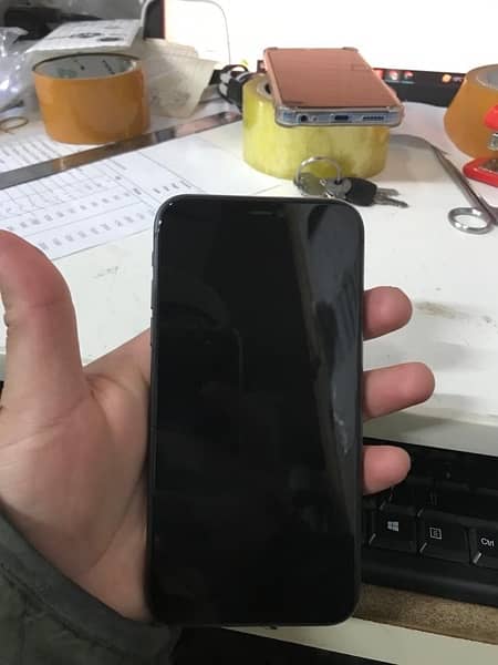 iPhone 11 128 gb pta approved 9/10 condition 1