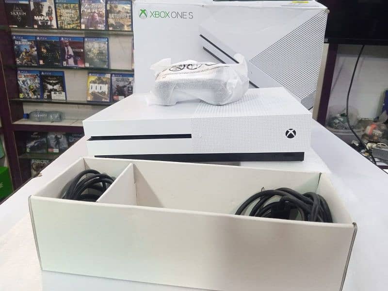 Xbox One S 1 Tb Brand New 3