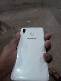 samsung a30 in excellent condition 0