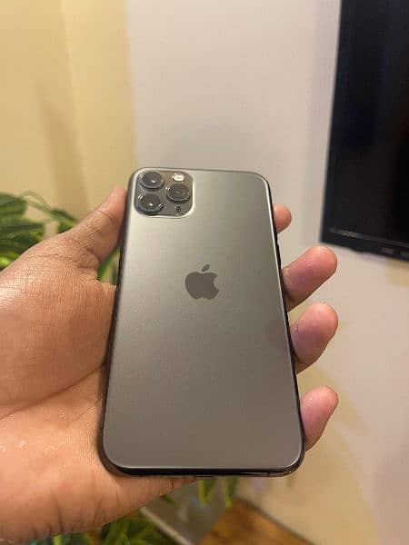 Just Like New iPhone 11 Pro non PTA 1
