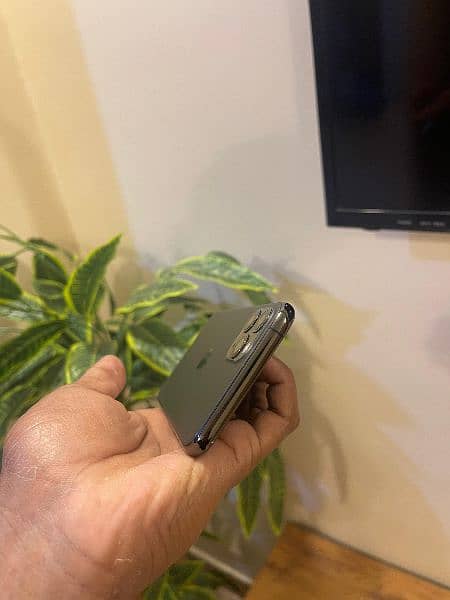 Just Like New iPhone 11 Pro non PTA 5