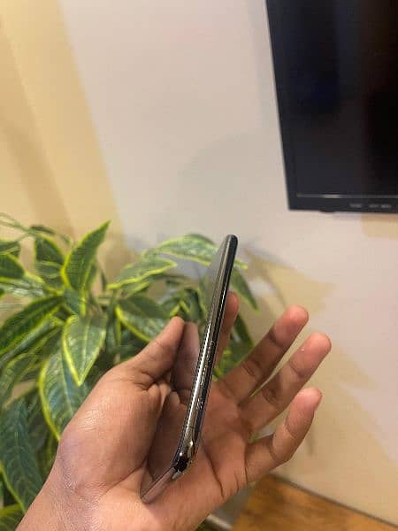 Just Like New iPhone 11 Pro non PTA 7