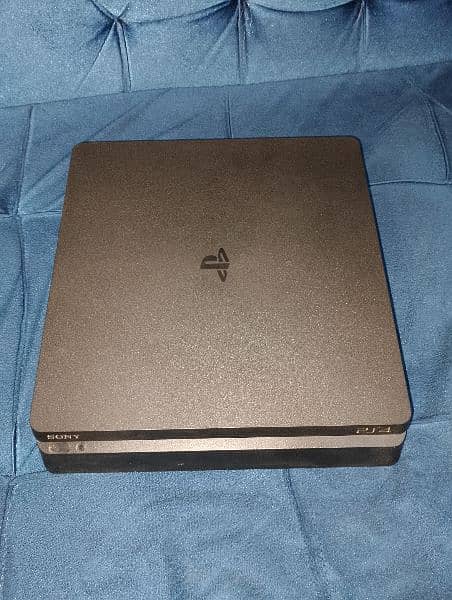 Ps4 Slim 1tb with 4 original controllers 2tb external hard drive 0