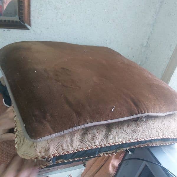 6 big size cushion for sale only in 1000rs 1