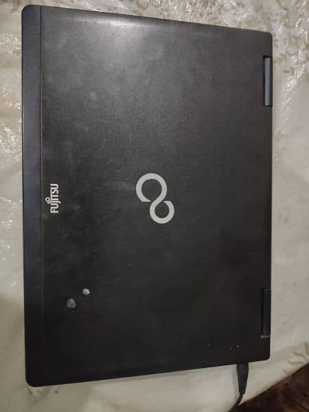 Fujitsu lifebook 5 series, 4 gb ram 250gb hard (without battery) 1