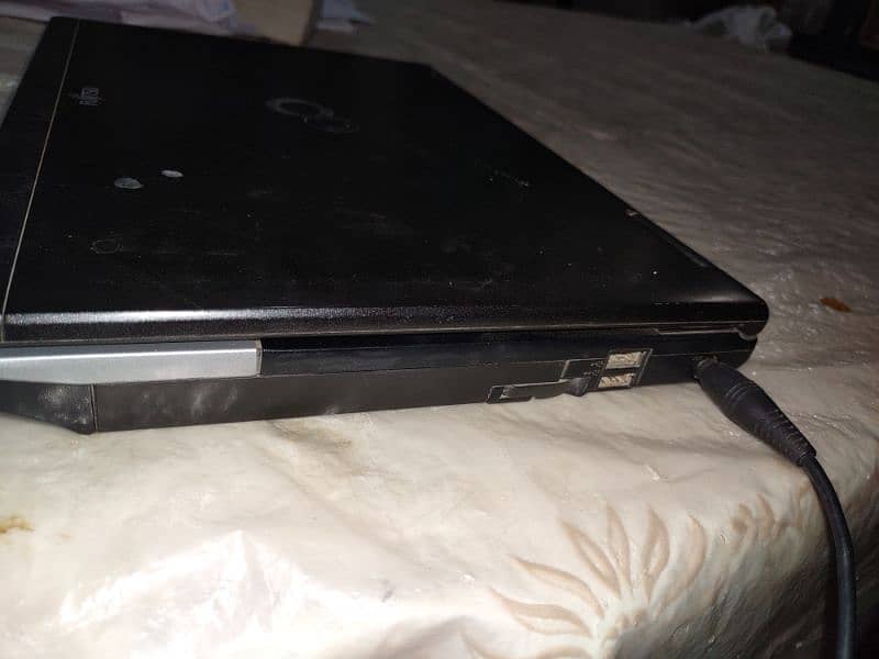 Fujitsu lifebook 5 series, 4 gb ram 250gb hard (without battery) 4