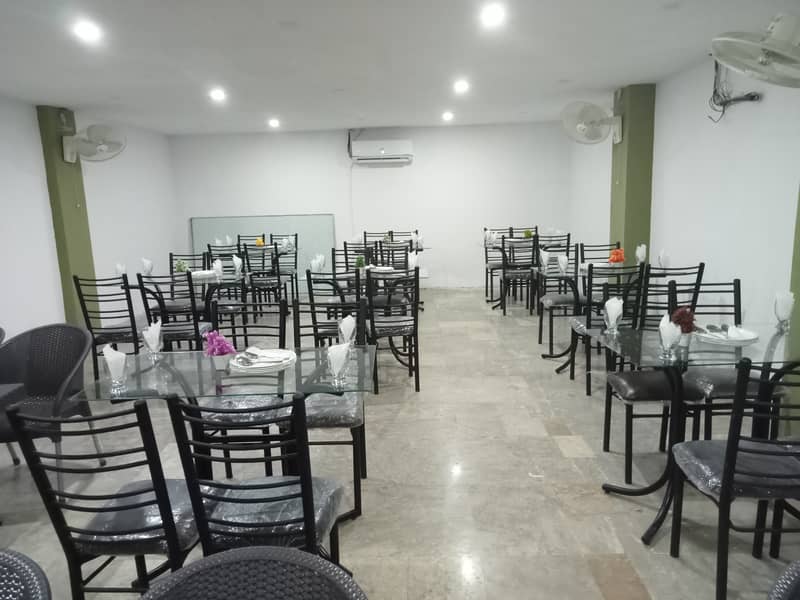 Dining /32 Seater/8 Glass Table /32 Iron Chairs /restaurants Furniture 3