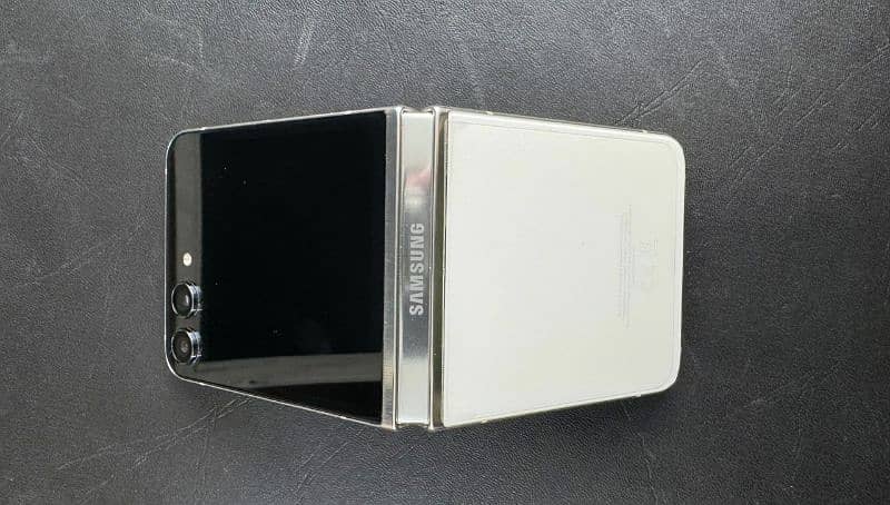 Samsung Galaxy Z Flip 5 (PTA Approved)- 8GB/512GB 2
