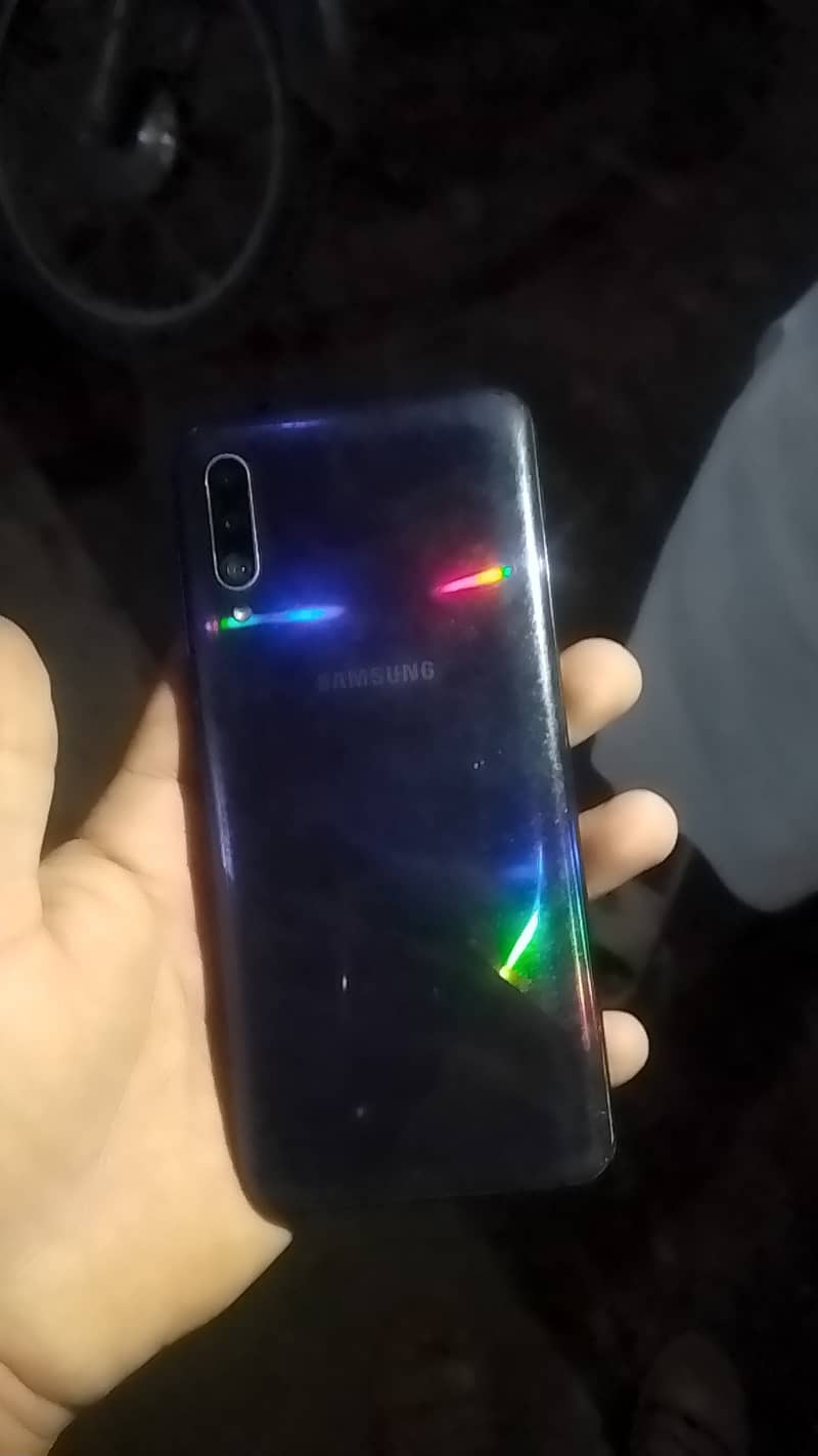 Sumsung Galaxy A30s 3