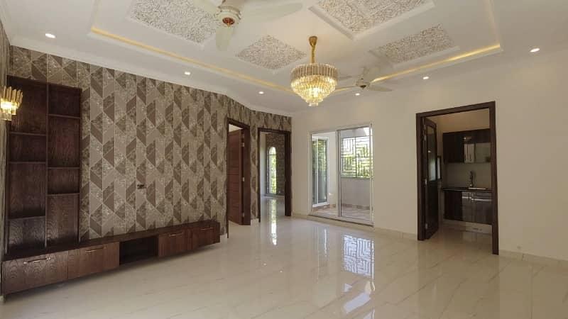 Prime Location 10 Marla House In Formanites Housing Scheme - Block I Is Available For Sale 25