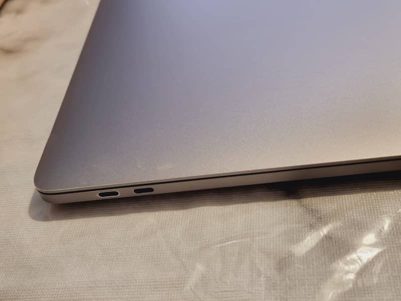 Apple MacBook Pro 2017 - Model A1707 - For Sale 1