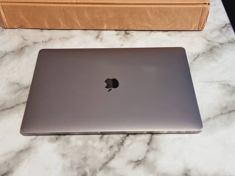 Apple MacBook Pro 2017 - Model A1707 - For Sale 2
