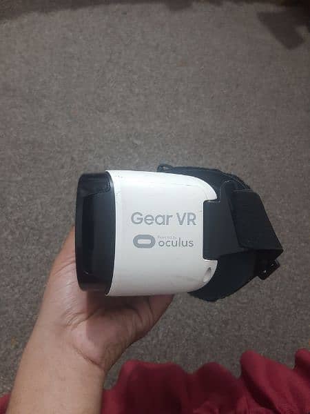 Samsung Gear VR powered by oculus 0