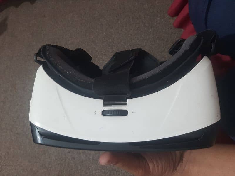 Samsung Gear VR powered by oculus 1