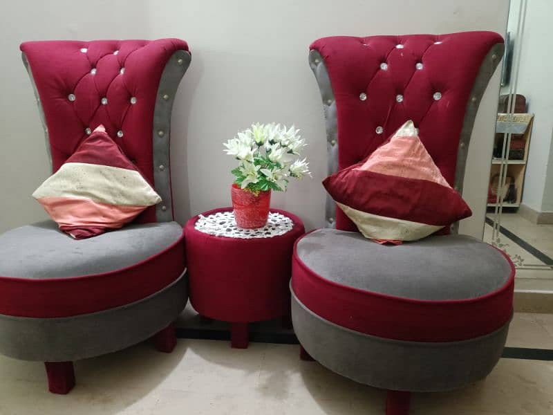 Stylish Sofa Chairs and Table 0