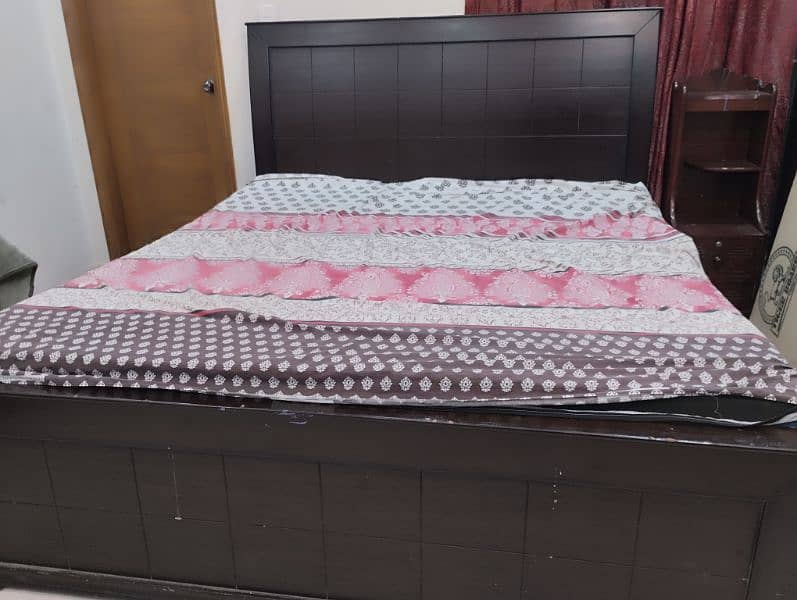 Bed set with side tables and dressing 0
