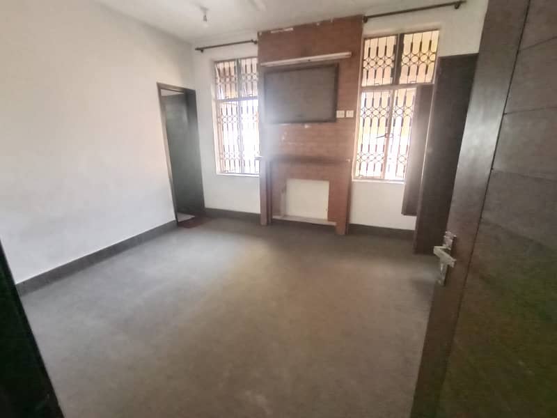 1 Kanal Upper Portion For Rent In Block D Phase 1 Dha Lahore 4